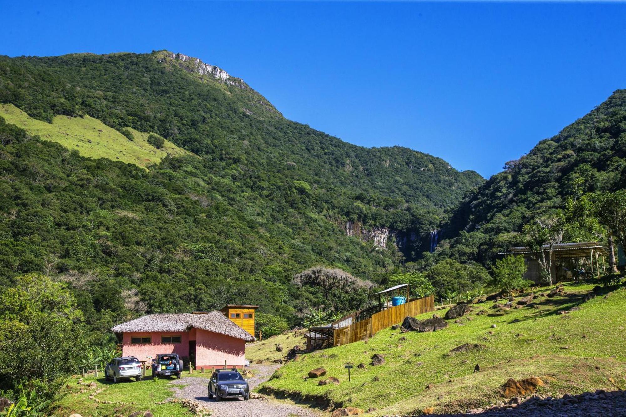 Cachoeira Dos Borges E Parque